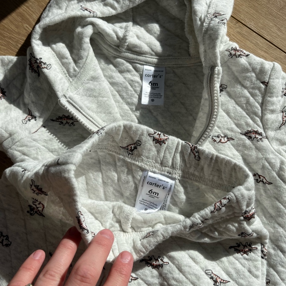 Quilted Dinosaur outfit - Picture 2 of 2